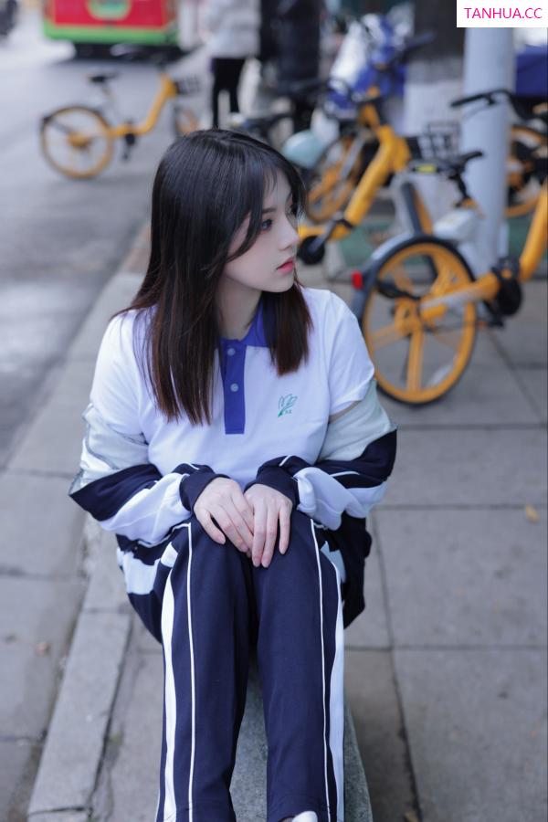 豆瓣酱  [XiuRen]高清写真图 2024.01.19 No.7994 豆瓣酱 制服美臀第8张图片